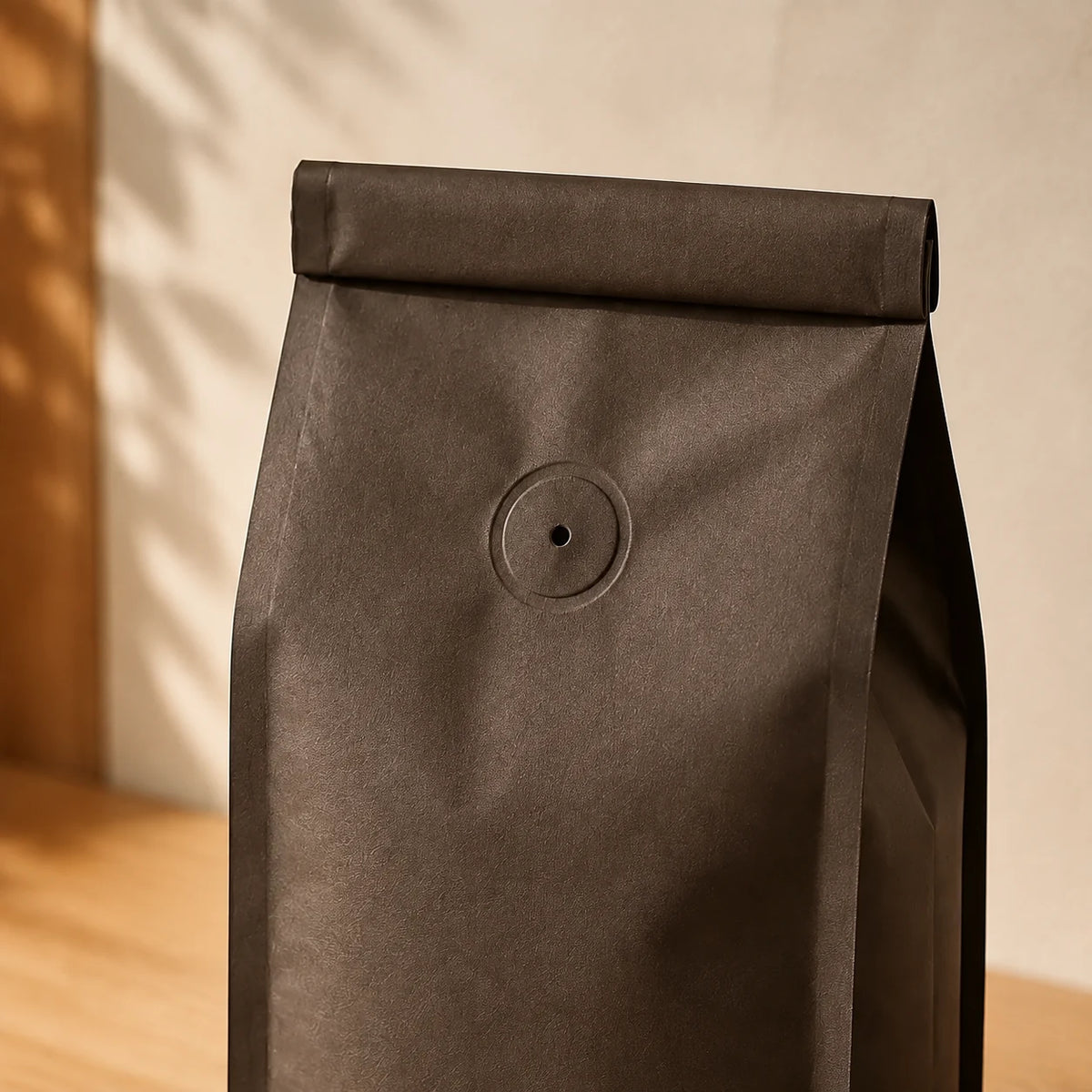 Decaf Blend 340g — close detail: Kraft-foil bag with one-way degassing valve