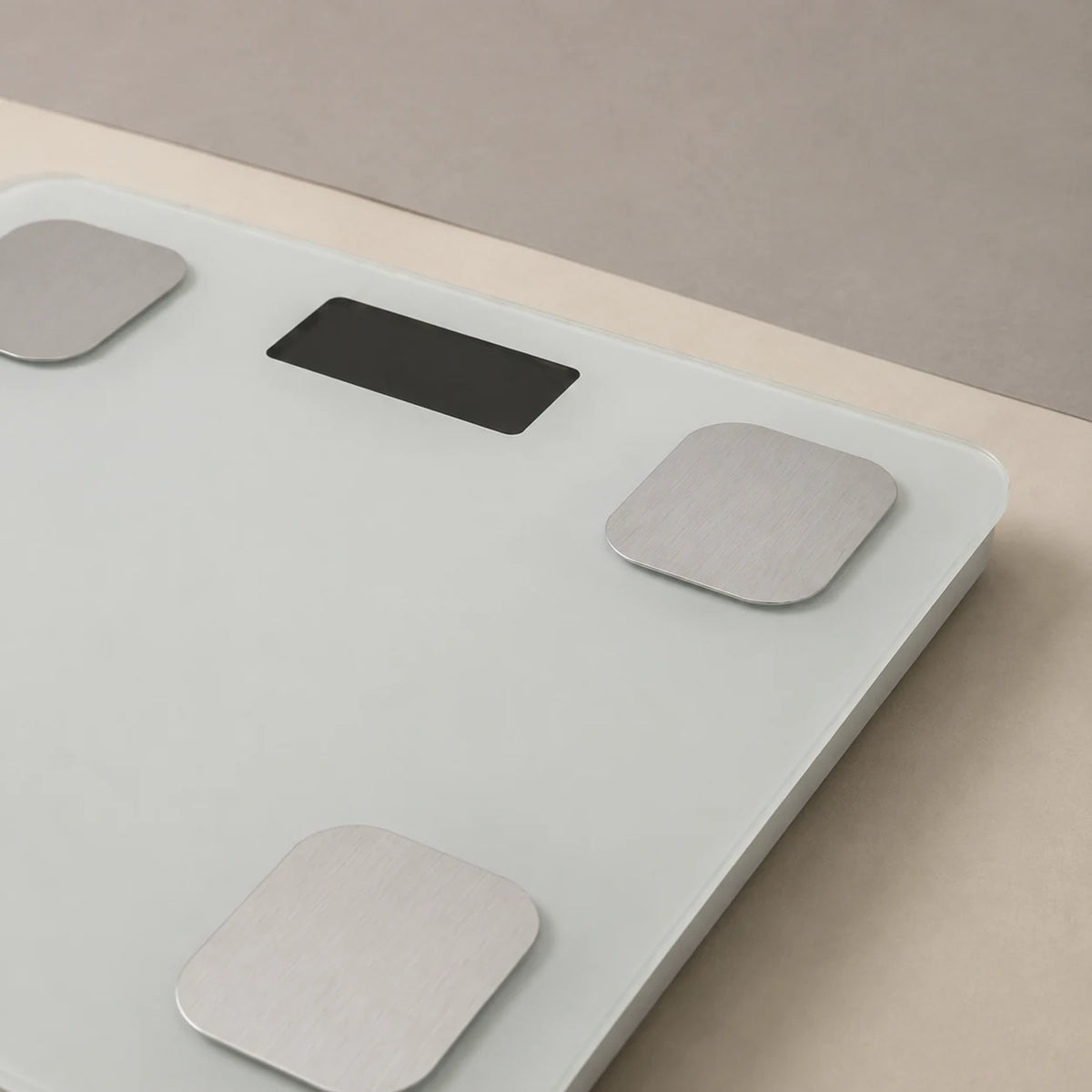 Smart Body Scale — close detail: Tempered glass platform